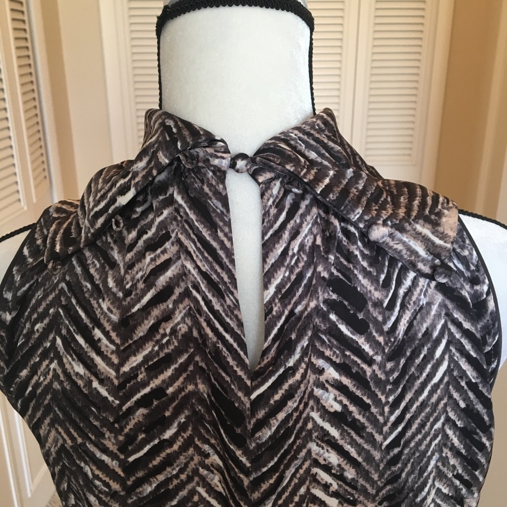 ๐ฅ sale ๐ Sleeveless blouse by Joan Vass studio - Picture 4 of 8